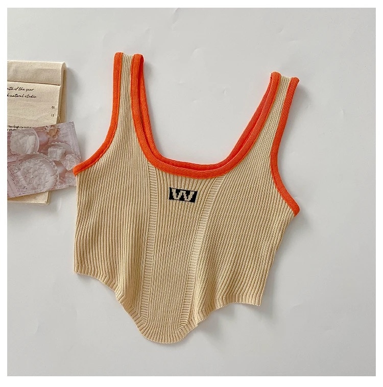 Кроп топ "W" бежов